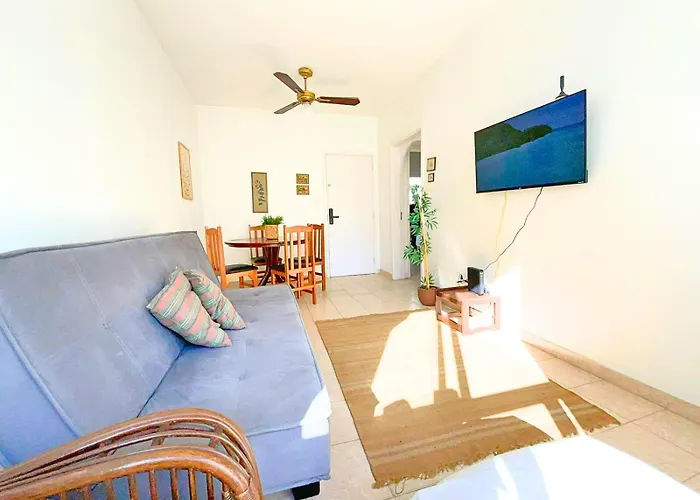 Apartamento no centro ao lado da praia com serviço de praia e perto do shopping Guarujá