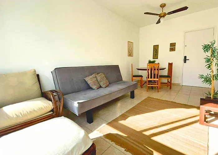 Apartamento no centro ao lado da praia com serviço de praia e perto do shopping Guarujá